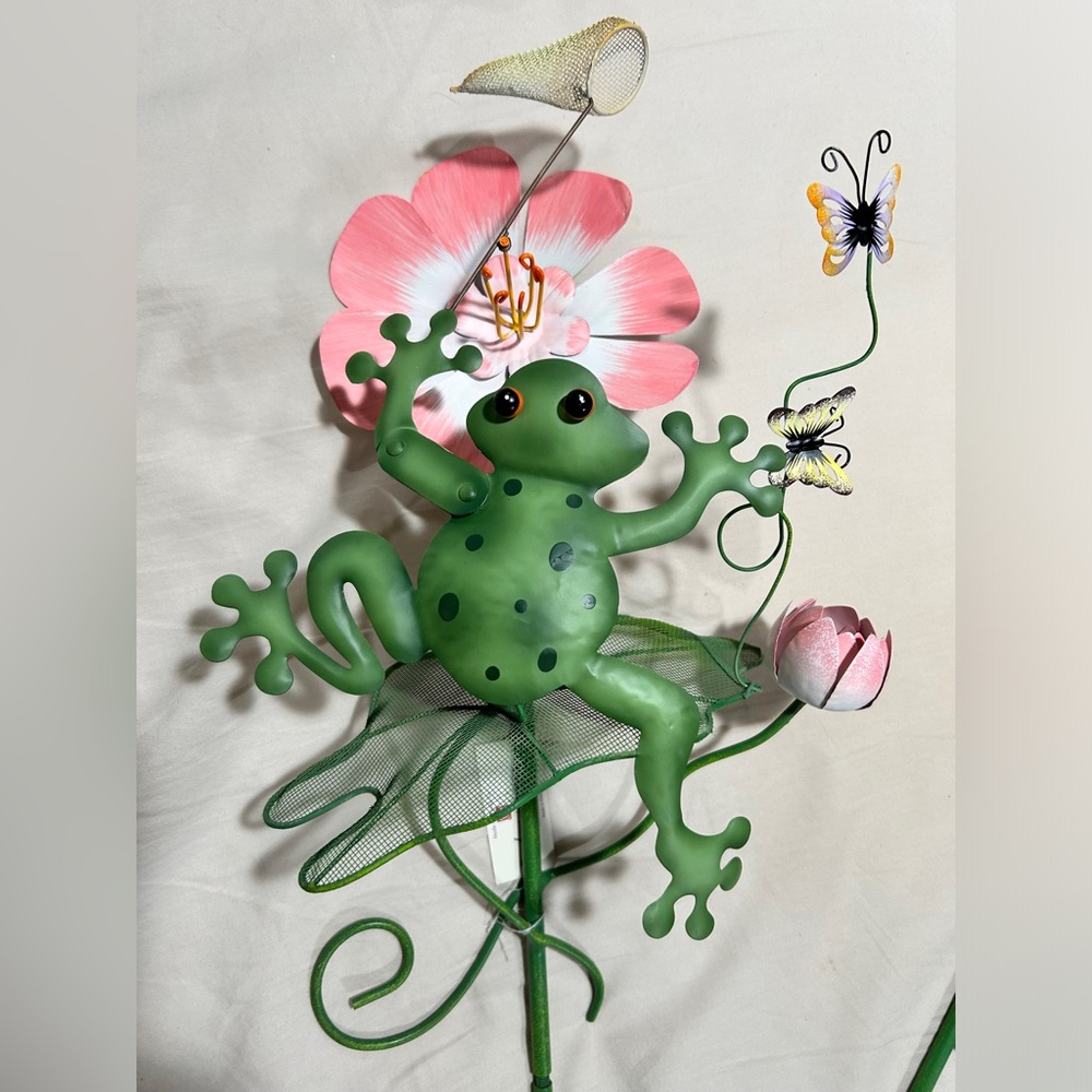 Metal spinning garden stake (1). Home Interiors “FROGGY’S FLORAL WINDMIL…